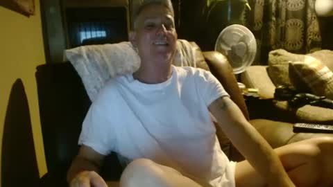 Snapshot of pirate334 chatting on December 17, 2:23 am pirate334 online show from December 17, 2:23 am