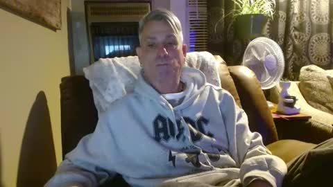 Snapshot of pirate334 chatting on January 22, 11:53 pm pirate334 online show from January 22, 11:53 pm