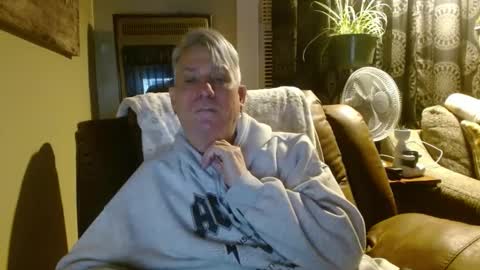 Snapshot of pirate334 chatting on January 24, 1:24 am pirate334 online show from January 24, 1:24 am