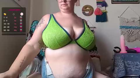 Em online show from December 14, 9:13 pm