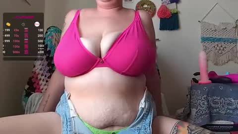 Em online show from December 15, 9:42 pm