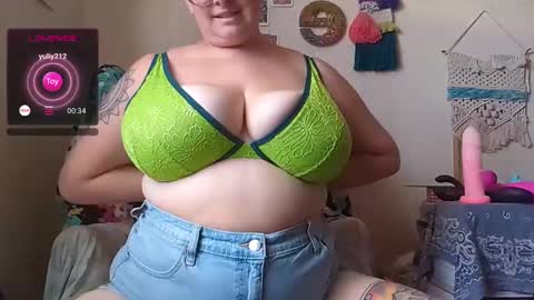 Em online show from December 25, 7:34 pm