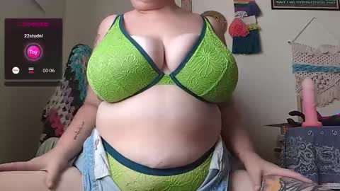 Em online show from December 28, 9:51 pm