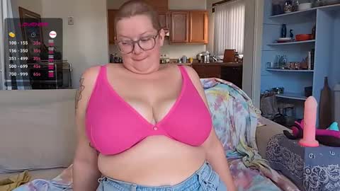 Em online show from January 19, 9:02 pm