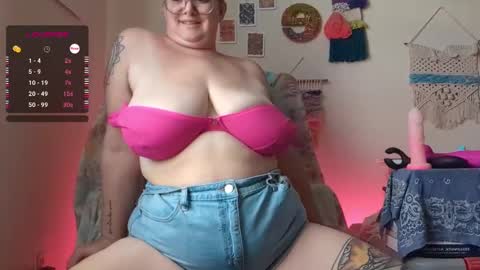 Em online show from February 4, 9:20 pm