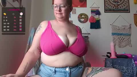 Em online show from March 5, 9:48 pm