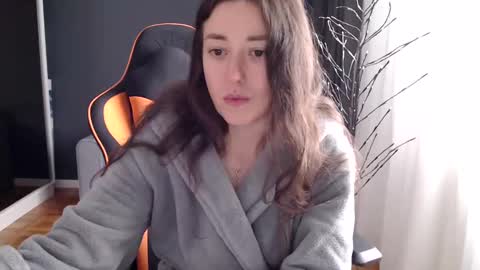 piscesgirl06 online show from December 11, 9:41 am