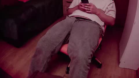 Snapshot of pisceslost chatting on December 16, 1:21 am pisceslost online show from December 16, 1:21 am