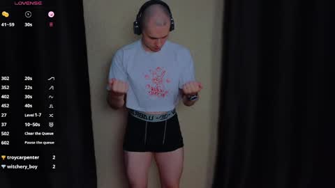 Snapshot of pistonpojizni chatting on April 22, 1:23 pm STRONGBEAUTY online show from April 22, 1:23 pm