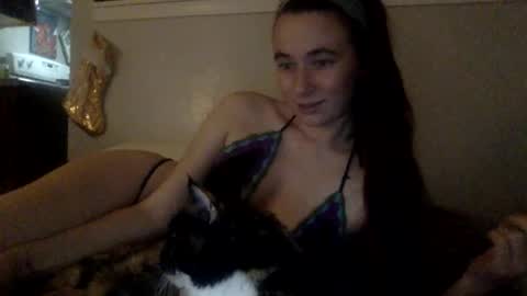 Snapshot of pixie_bella chatting on December 17, 9:21 pm pixie_bella online show from December 17, 9:21 pm