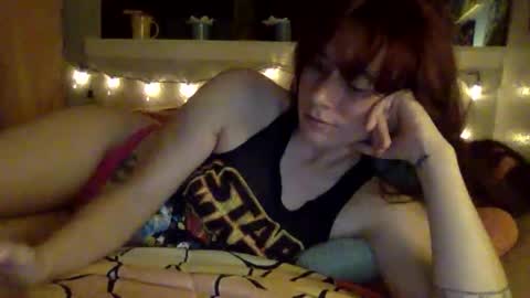 Snapshot of pixie_bella chatting on May 28, 3:37 am pixie_bella online show from May 28, 3:37 am