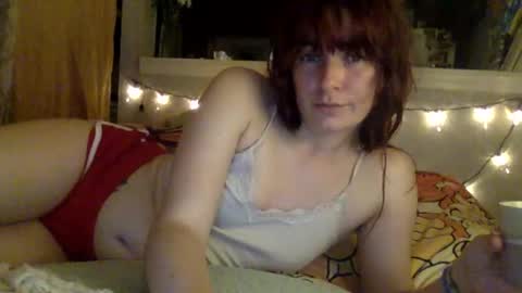 Snapshot of pixie_bella chatting on June 1, 2:46 am pixie_bella online show from June 1, 2:46 am