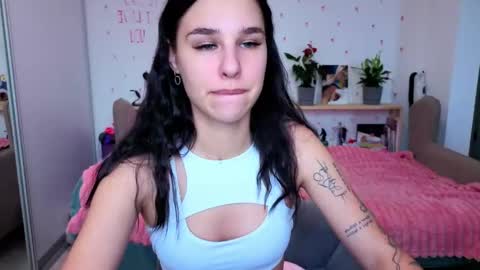 Molly online show from June 8, 8:58 am