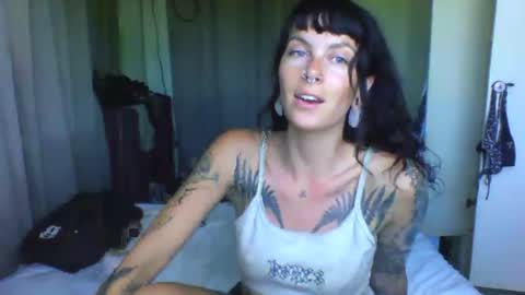 Snapshot of pixiecatfairy chatting on March 24, 6:40 am pixiecatfairy online show from March 24, 6:40 am