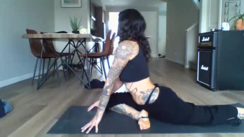 Snapshot of pixiecatfairy chatting on June 30, 4:08 pm pixiecatfairy online show from June 30, 4:08 pm