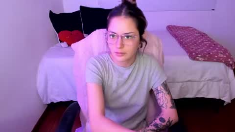 pixie online show from June 12, 1:59 am