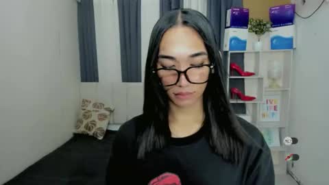 pixiedoll_ online show from December 20, 5:09 pm