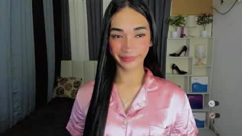 pixiedoll_ online show from February 12, 5:52 pm