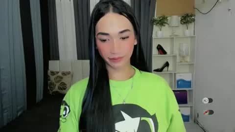 pixiedoll_ online show from February 17, 5:59 am