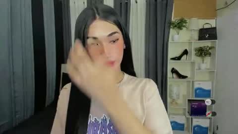 pixiedoll_ online show from March 18, 6:27 am