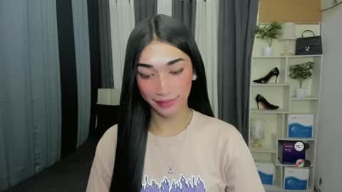 pixiedoll_ online show from March 19, 4:49 am