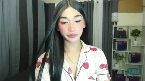 Snapshot of pixiedoll_ chatting on June 15, 6:32 pm pixiedoll_ online show from June 15, 6:32 pm