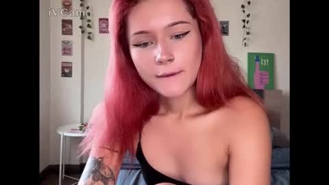 Snapshot of pixieyes0n chatting on February 19, 2:29 am Daryl online show from February 19, 2:29 am