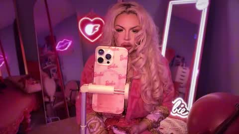 Snapshot of plasticfuckdoll chatting on November 6, 12:55 am Dumb bimbo fuck doll online show from November 6, 12:55 am