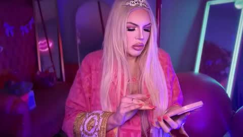 Snapshot of plasticfuckdoll chatting on January 18, 1:09 am Dumb bimbo fuck doll online show from January 18, 1:09 am