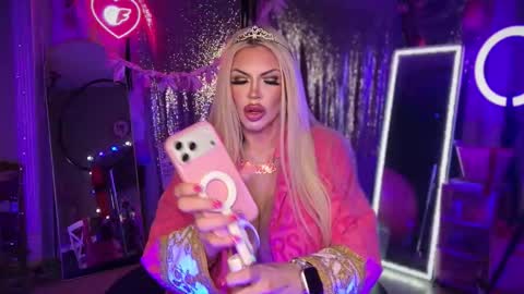 Snapshot of plasticfuckdoll chatting on February 22, 2:24 am Dumb bimbo fuck doll online show from February 22, 2:24 am