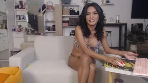 Snapshot of plasticgirll chatting on December 9, 3:22 pm plasticgirll online show from December 9, 3:22 pm