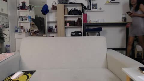 Snapshot of plasticgirll chatting on January 20, 1:53 pm plasticgirll online show from January 20, 1:53 pm