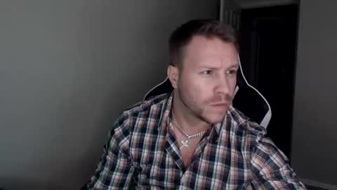 Snapshot of player2pawns chatting on December 16, 5:45 am Player online show from December 16, 5:45 am