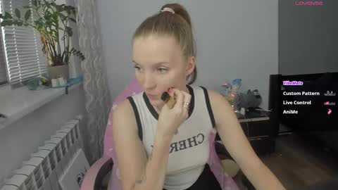 Snapshot of playful_mary chatting on November 3, 8:04 am Masha online show from November 3, 8:04 am