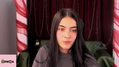 Snapshot of playful_sophie chatting on December 19, 10:34 am Sophie online show from December 19, 10:34 am