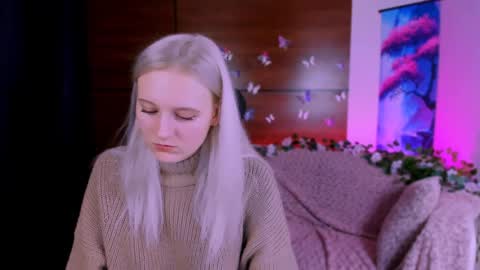 Snapshot of playful_sophie chatting on December 28, 1:38 pm Sophie online show from December 28, 1:38 pm