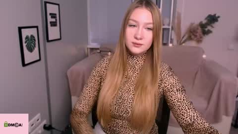 Snapshot of playful_sophie chatting on January 4, 10:27 am Sophie online show from January 4, 10:27 am