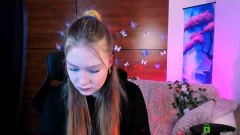 Snapshot of playful_sophie chatting on January 6, 10:57 am Sophie online show from January 6, 10:57 am