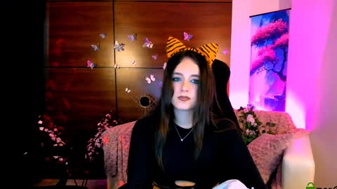 Snapshot of playful_sophie chatting on January 6, 5:06 pm Sophie online show from January 6, 5:06 pm