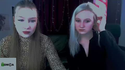 Snapshot of playful_sophie chatting on January 10, 10:28 am Sophie online show from January 10, 10:28 am