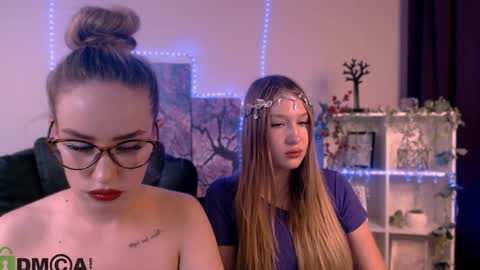 Snapshot of playful_sophie chatting on January 24, 12:20 am Sophie online show from January 24, 12:20 am