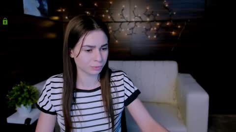 Snapshot of playful_sophie chatting on January 25, 10:51 am Sophie online show from January 25, 10:51 am