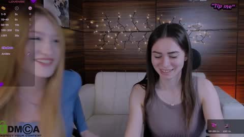 Snapshot of playful_sophie chatting on January 27, 11:33 pm Sophie online show from January 27, 11:33 pm