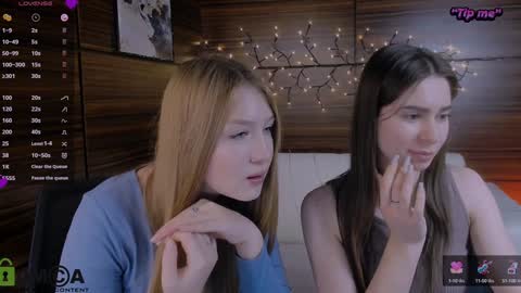 Snapshot of playful_sophie chatting on January 28, 2:43 am Sophie online show from January 28, 2:43 am