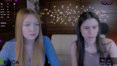 Snapshot of playful_sophie chatting on January 28, 5:54 am Sophie online show from January 28, 5:54 am