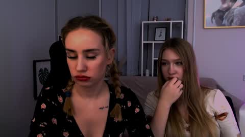 Snapshot of playful_sophie chatting on January 29, 6:12 am Sophie online show from January 29, 6:12 am