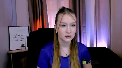 Snapshot of playful_sophie chatting on January 30, 10:40 am Sophie online show from January 30, 10:40 am