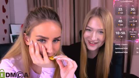 Snapshot of playful_sophie chatting on February 20, 12:41 am Sophie online show from February 20, 12:41 am