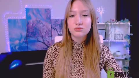 Snapshot of playful_sophie chatting on February 20, 9:31 pm Sophie online show from February 20, 9:31 pm