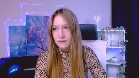 Snapshot of playful_sophie chatting on February 21, 12:38 am Sophie online show from February 21, 12:38 am